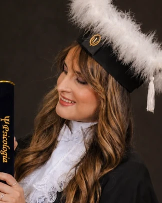 Emily Sehn em sua formatura em Psicologia